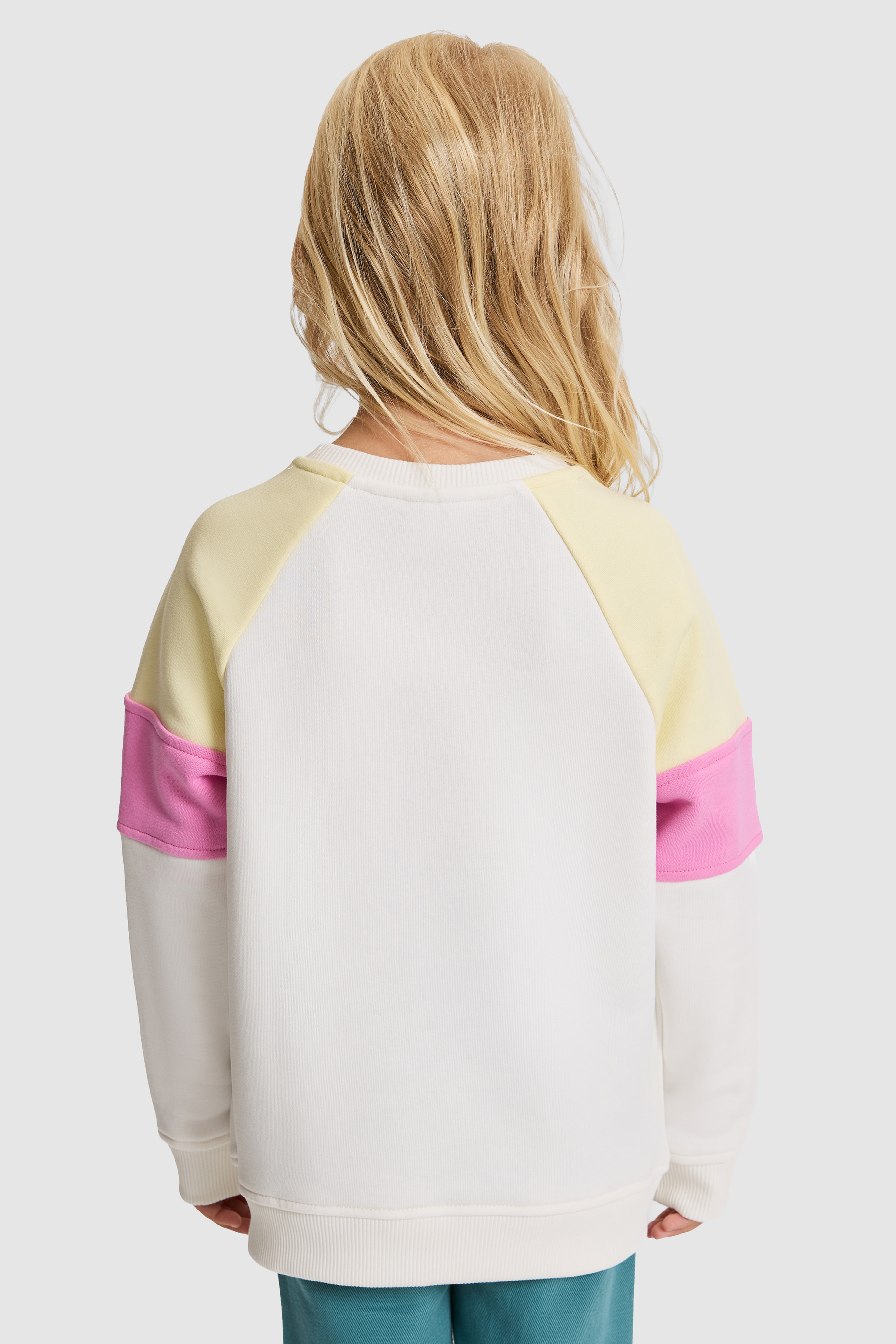 Kız Çocuk Beyaz Bisiklet Yaka Renkli İşlemeli Sweatshirt