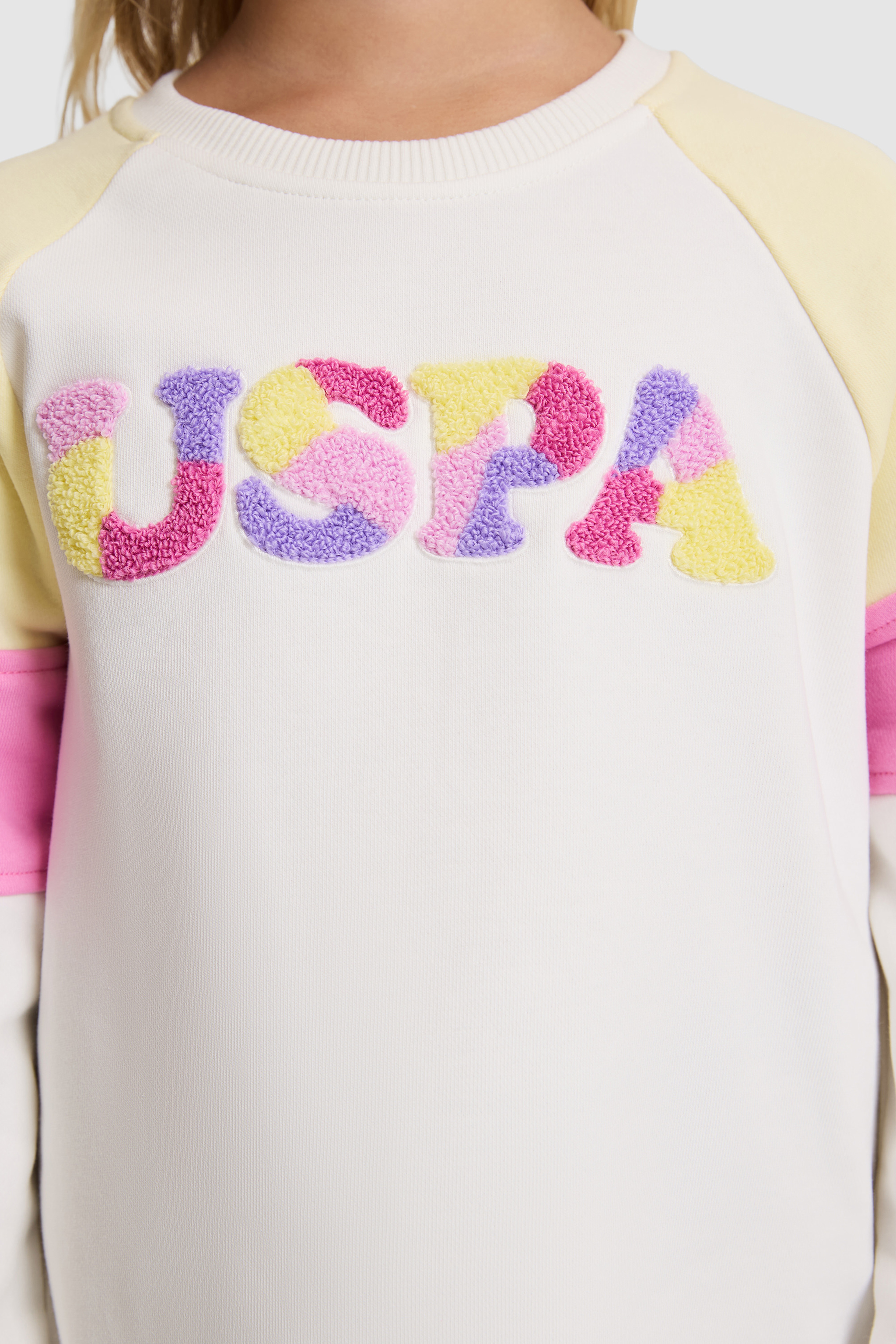 Kız Çocuk Beyaz Bisiklet Yaka Renkli İşlemeli Sweatshirt - Image 6