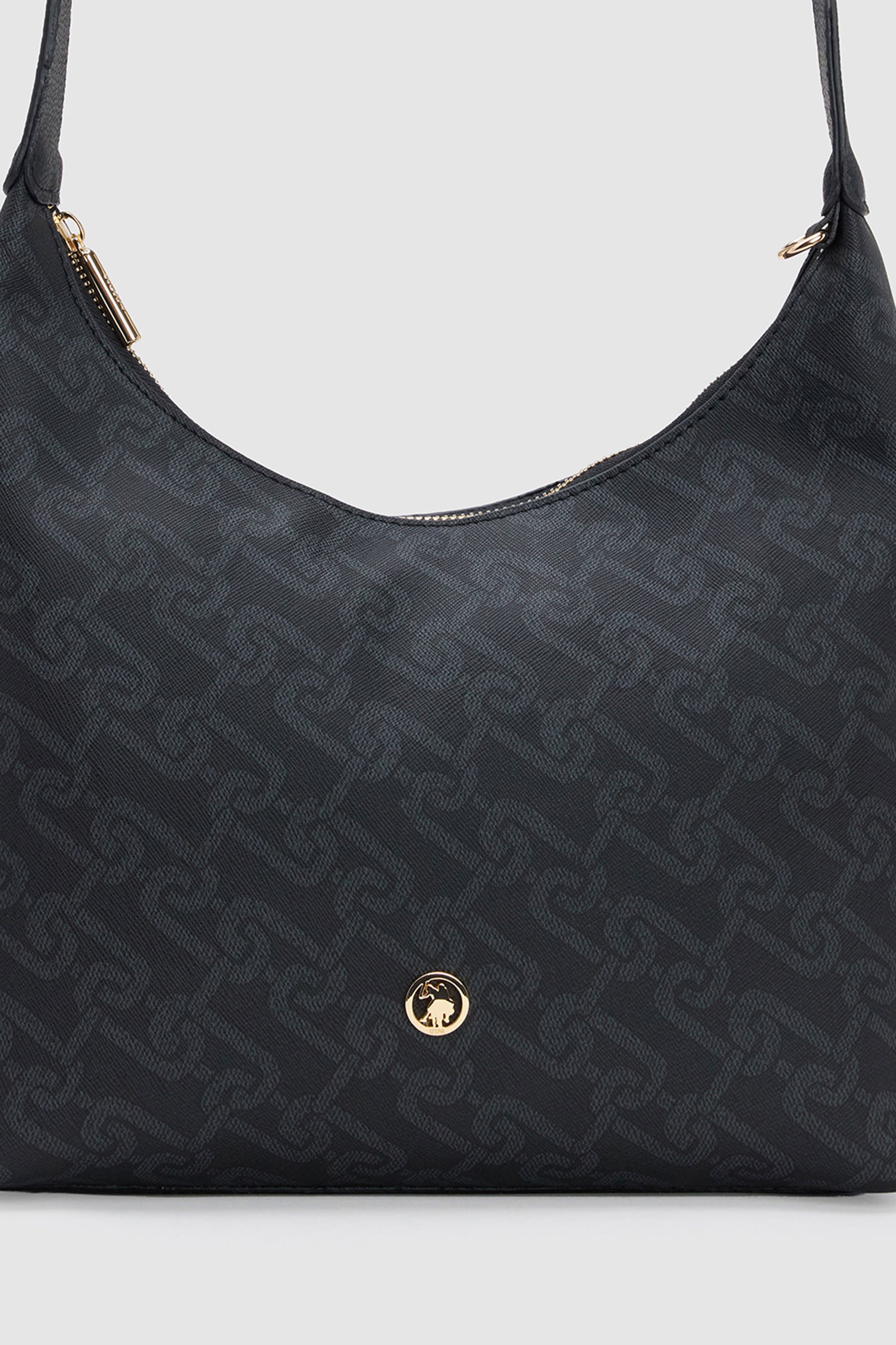 Kadın Siyah Monogram Desenli Fermuarlı Metal USPA Logolu Hobo Omuz Çantası - Image 5