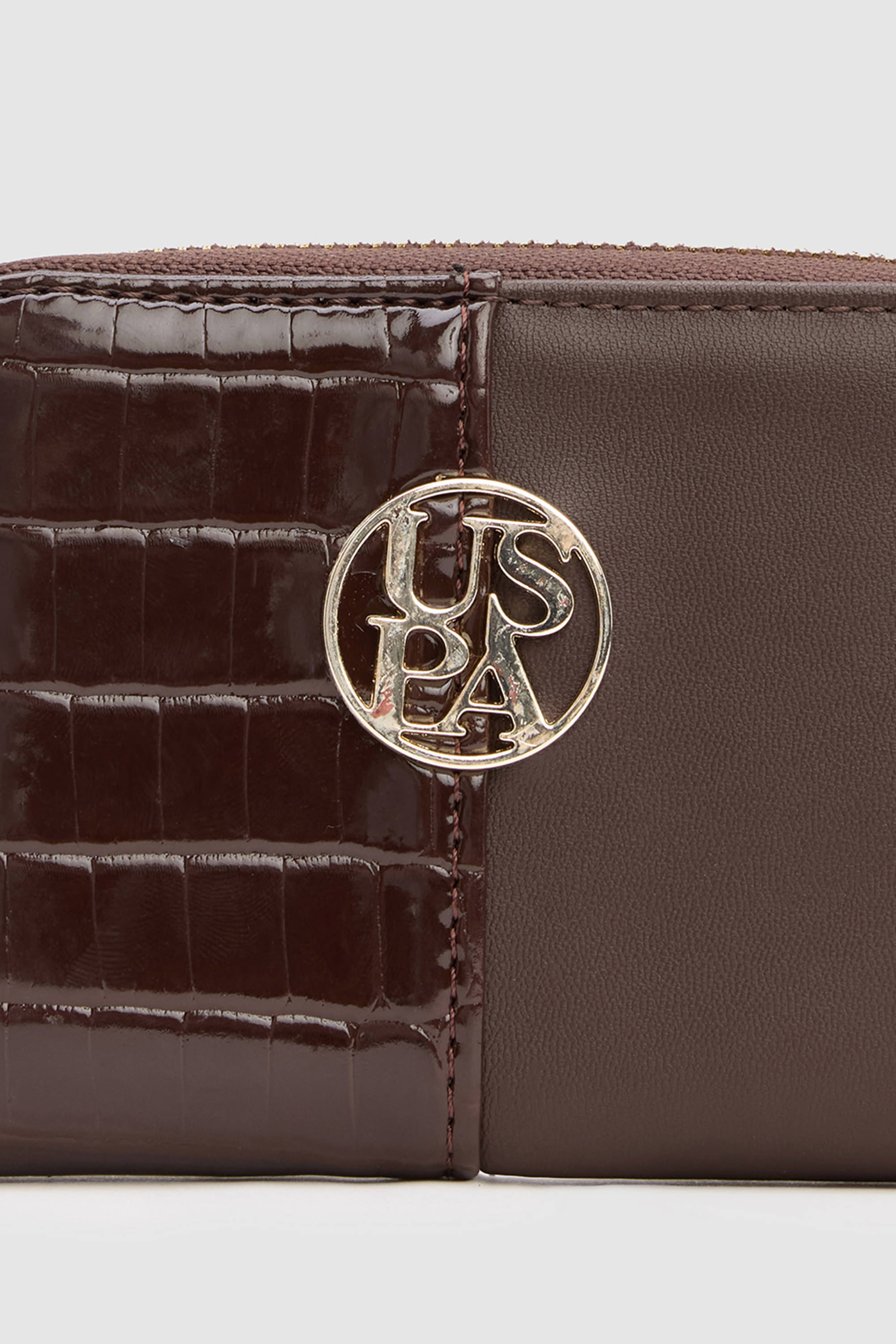 Kadın Kahverengi Kroko Dokulu Kontrast Panelli Metal USPA Logolu Fermuarlı Cüzda - Image 5