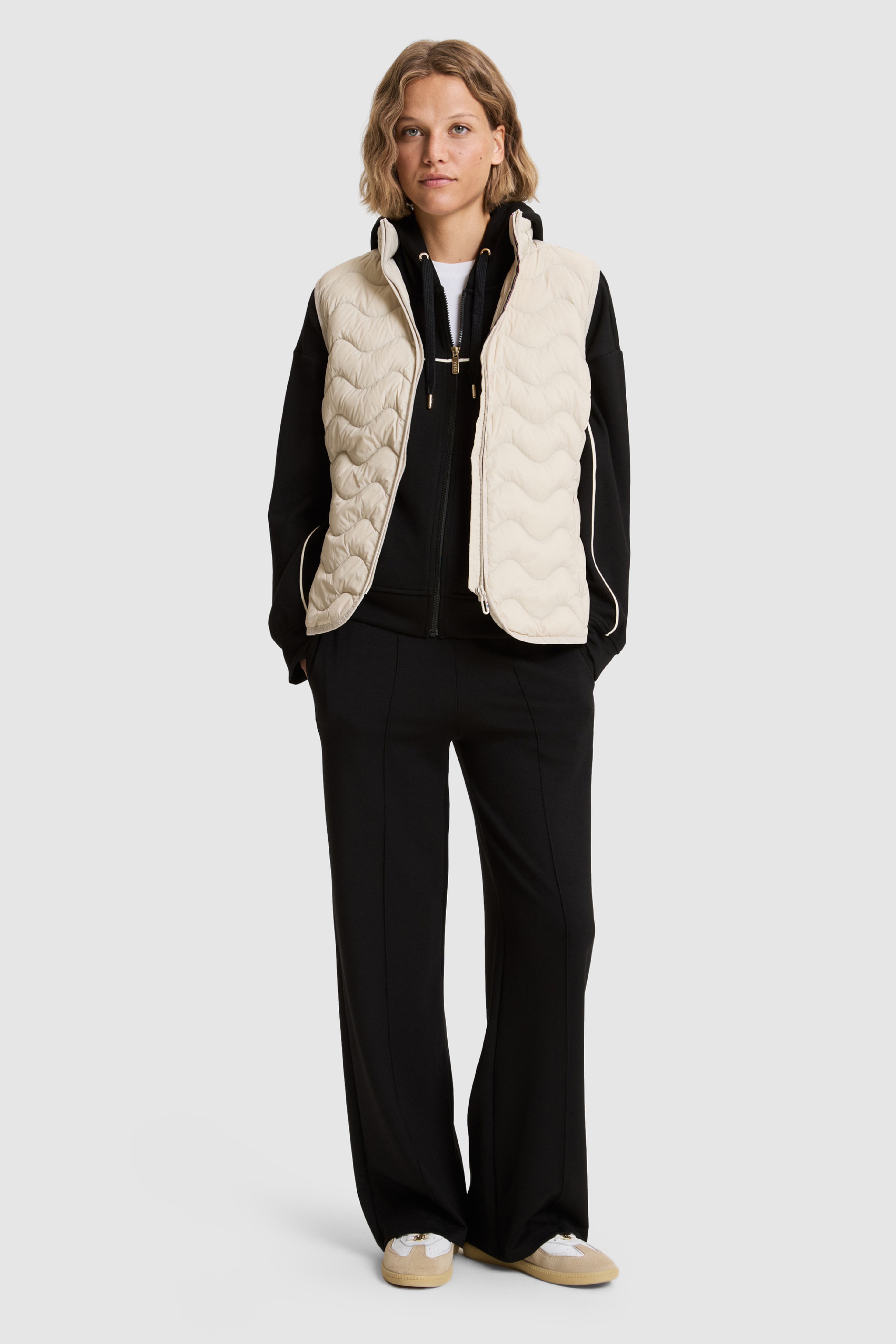 Kadın Krem Dik Yaka Fermuarlı Cepli Kapitone Desenli Şişme Yelek - Image 5