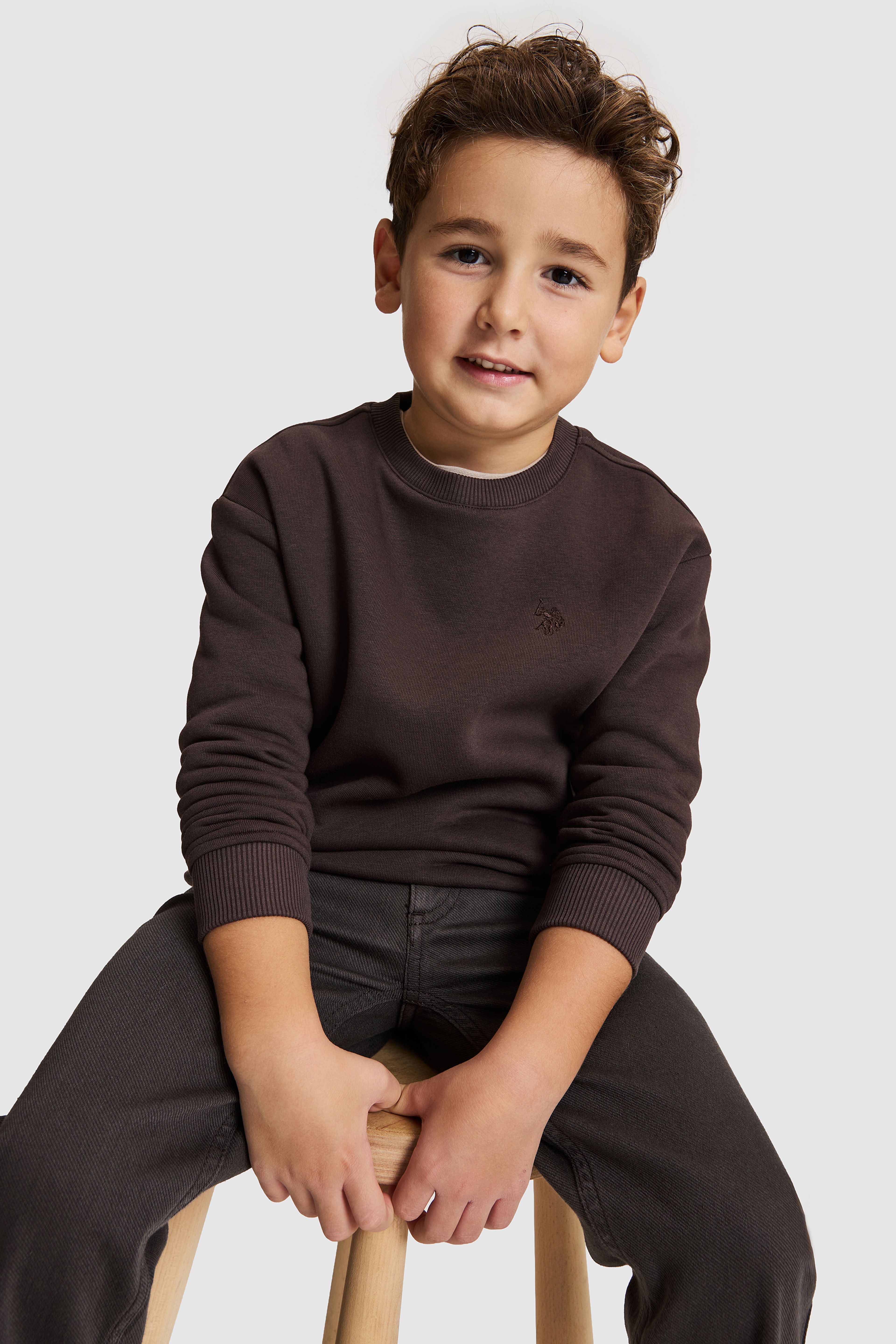 Erkek Çocuk Siyah Bisiklet Yaka Comfort Fit Logolu Düz Tasarım Sweatshirt - Image 1
