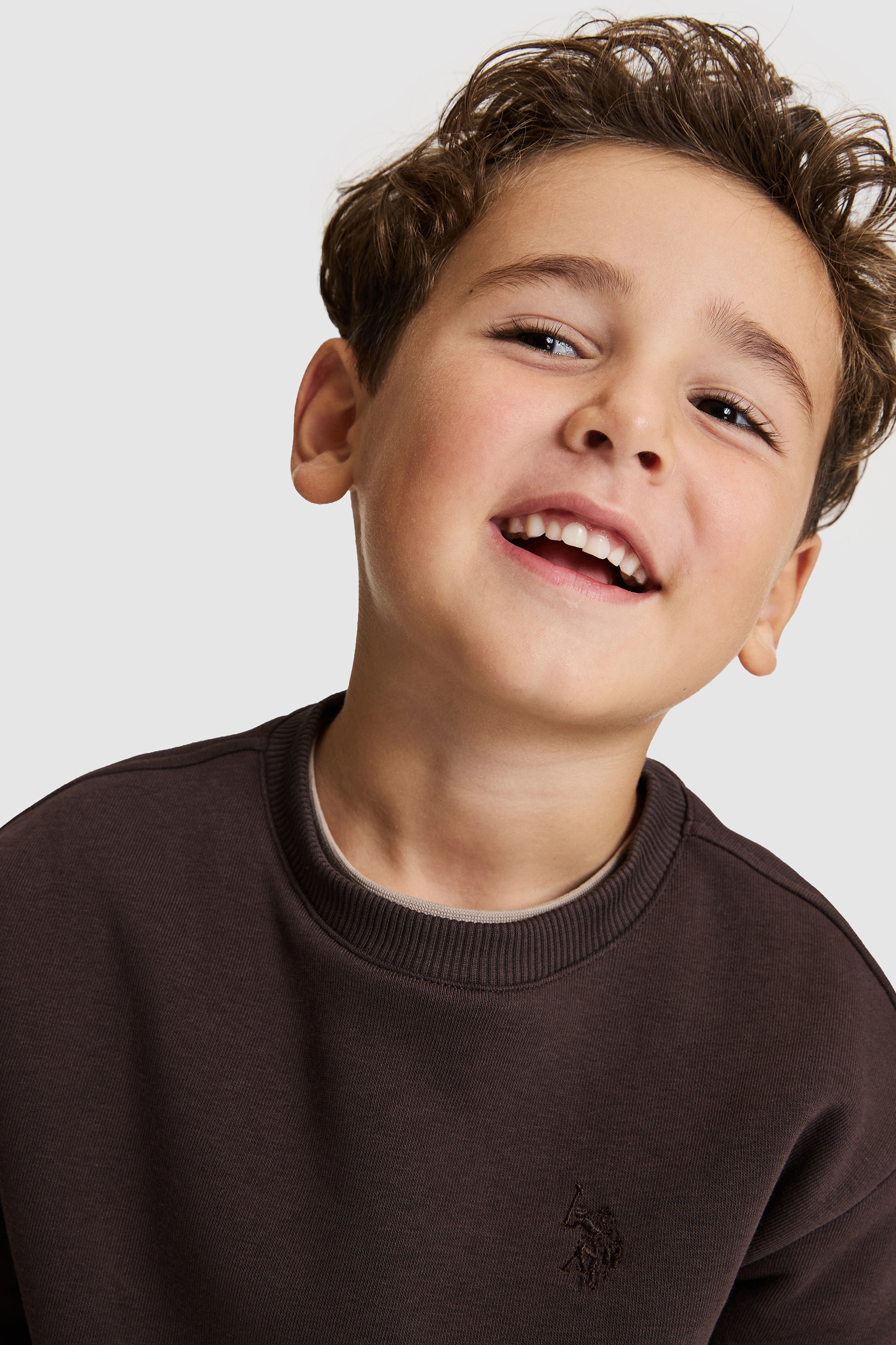 Erkek Çocuk Siyah Bisiklet Yaka Comfort Fit Logolu Düz Tasarım Sweatshirt - Image 4