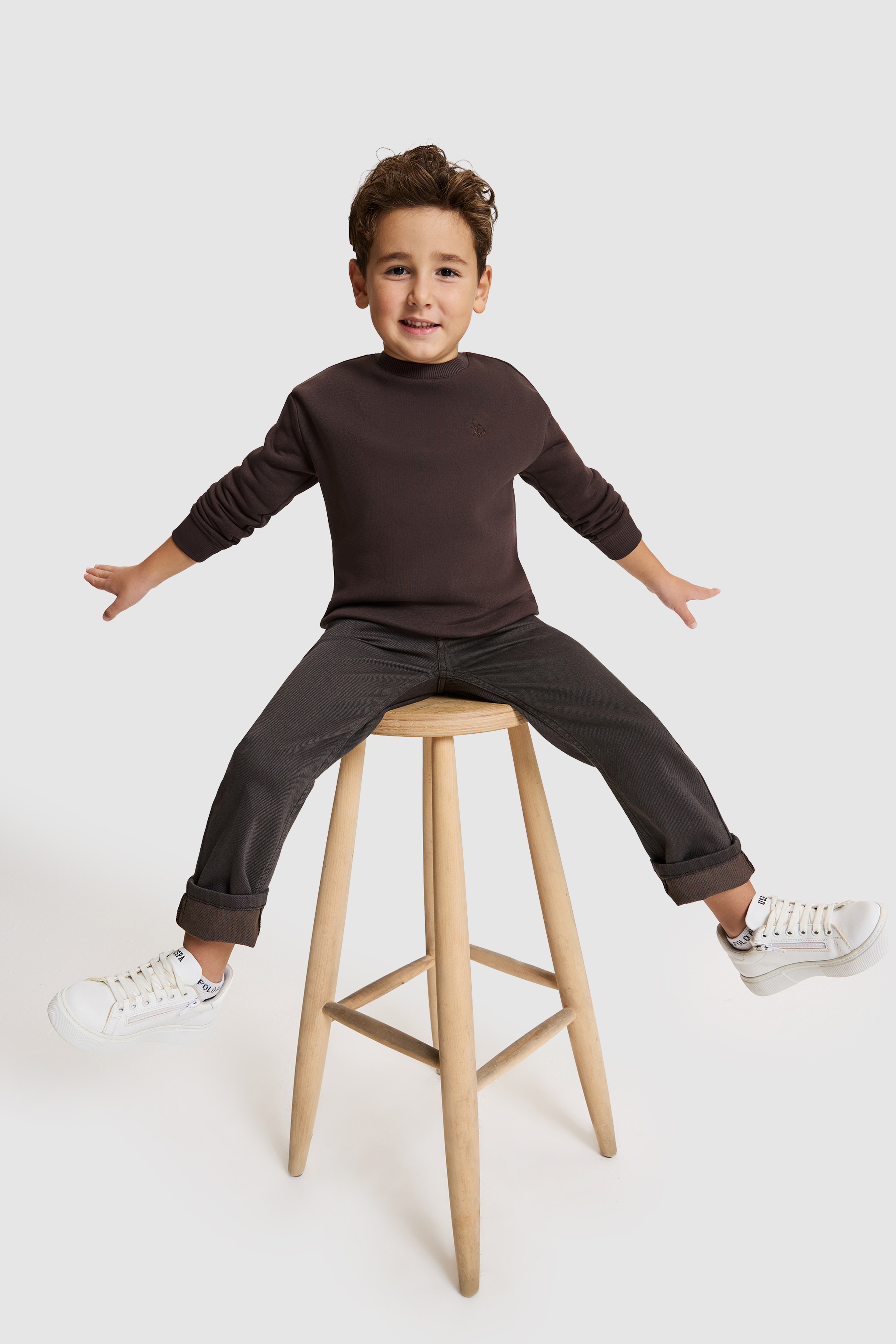 Erkek Çocuk Siyah Bisiklet Yaka Comfort Fit Logolu Düz Tasarım Sweatshirt - Image 2