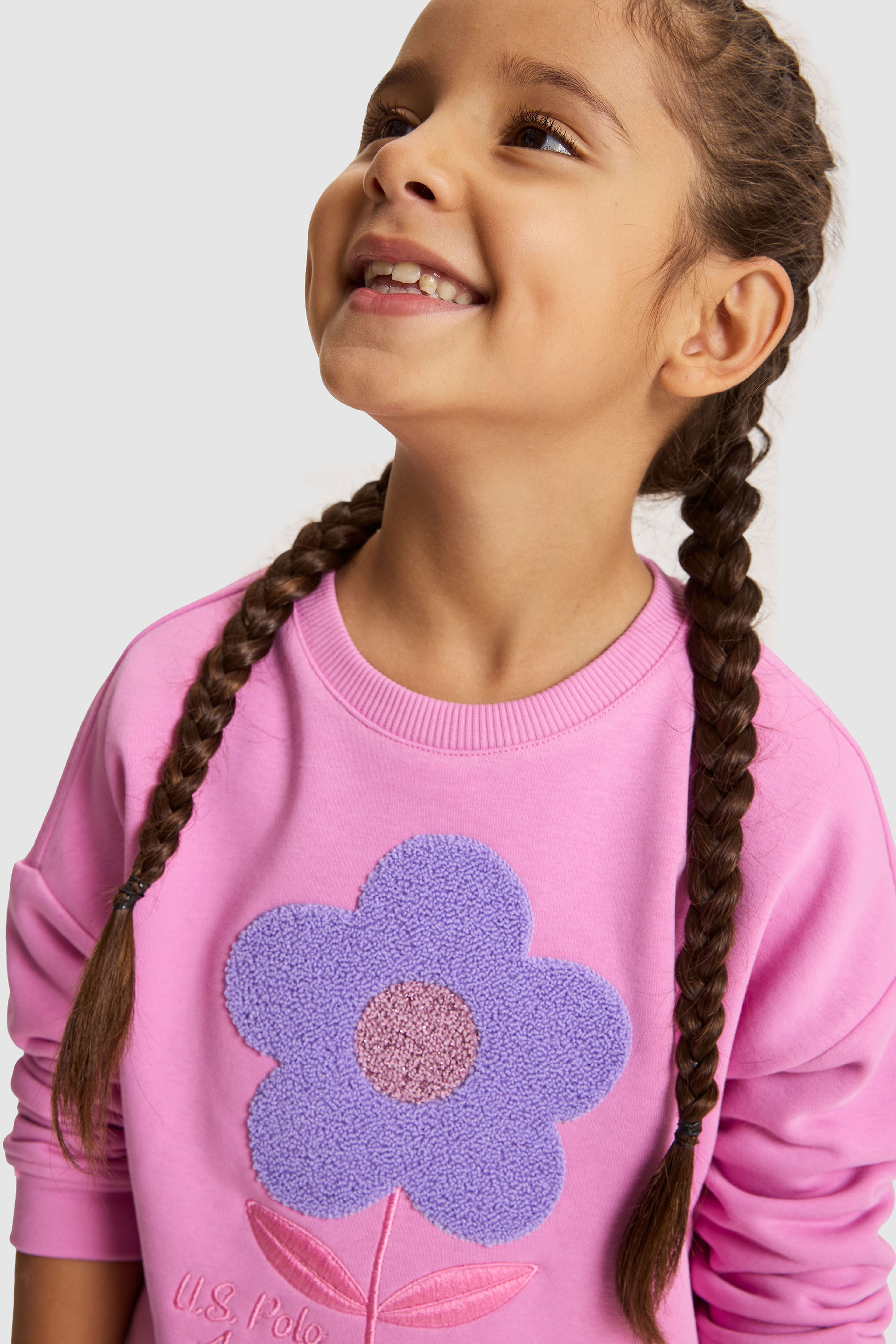Kız Çocuk Pembe Bisiklet Yaka Oversize Fit Çiçek Motifli Nakış Detaylı Sweatshirt - Image 2