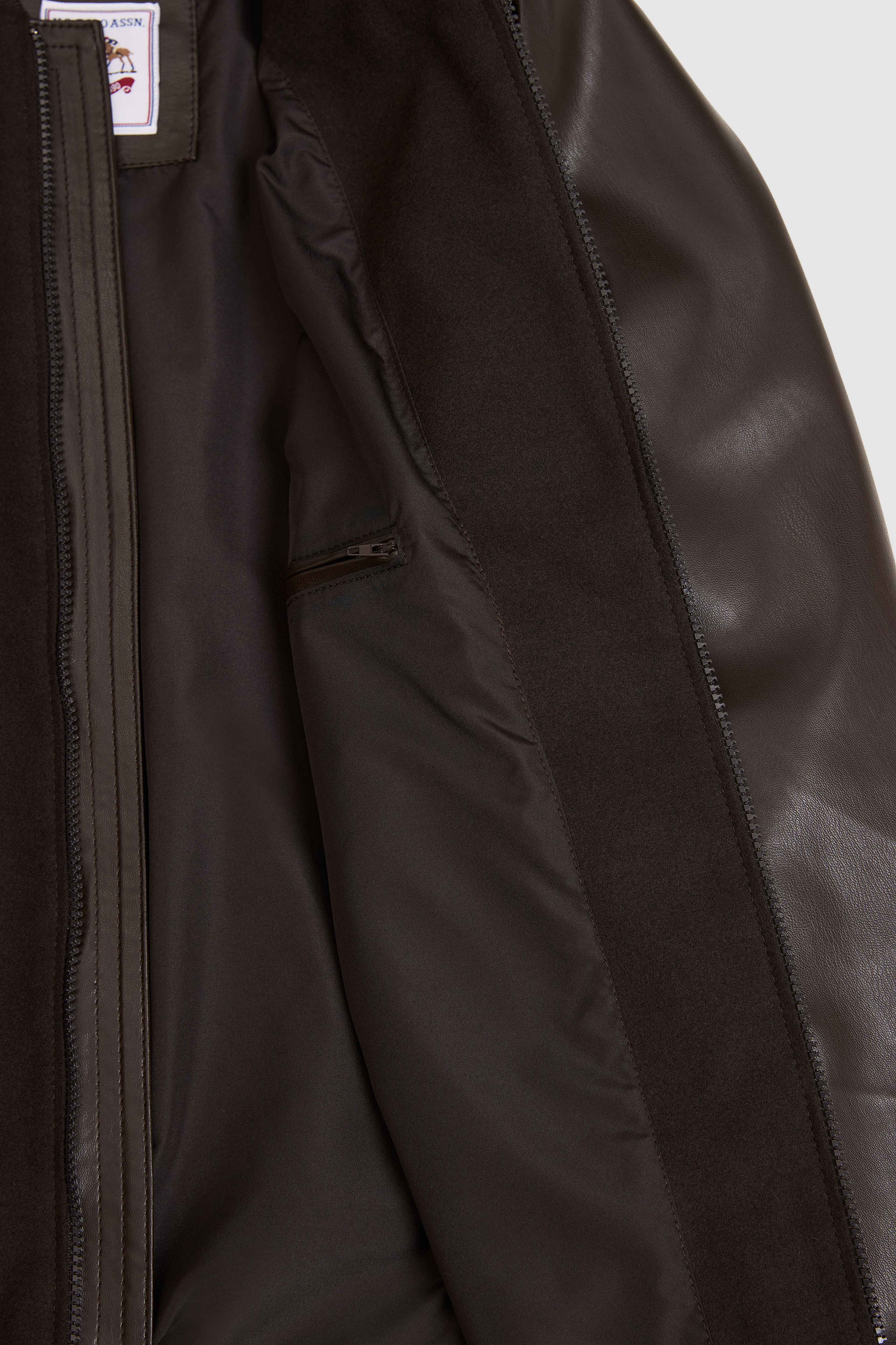 Erkek Kahverengi  Regular Fit Fermuarlı Cepli Suni Deri Detaylı Logolu Bomber Ceket